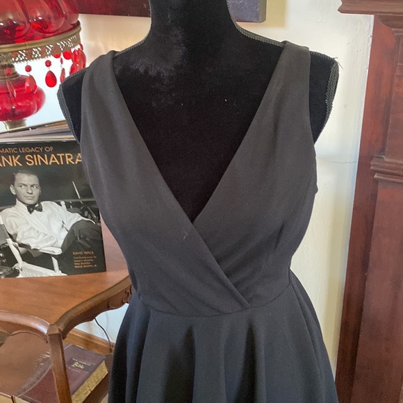 🦊Lulus darling halter dress. Lined in bottom half. - Picture 2 of 8